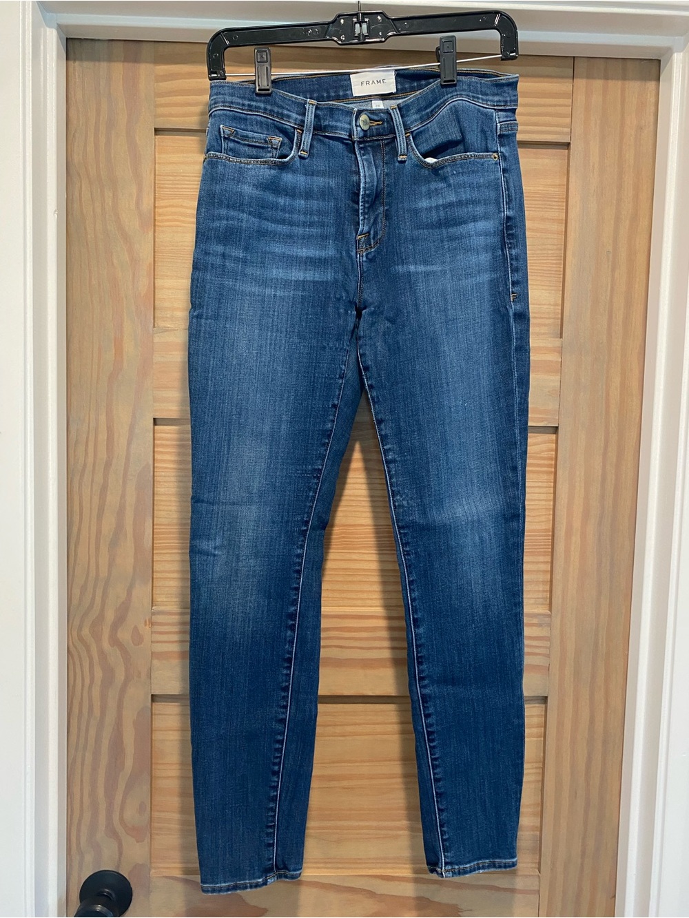 Frame Denim Skinny Jeans in Medium/Dark Blue Wash